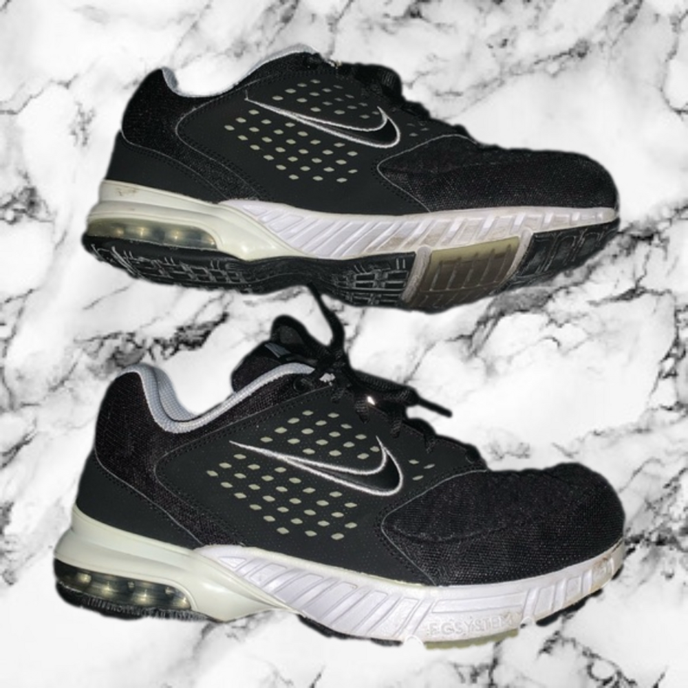 Women’s Nike Air Walking Shoes Black White Size 8